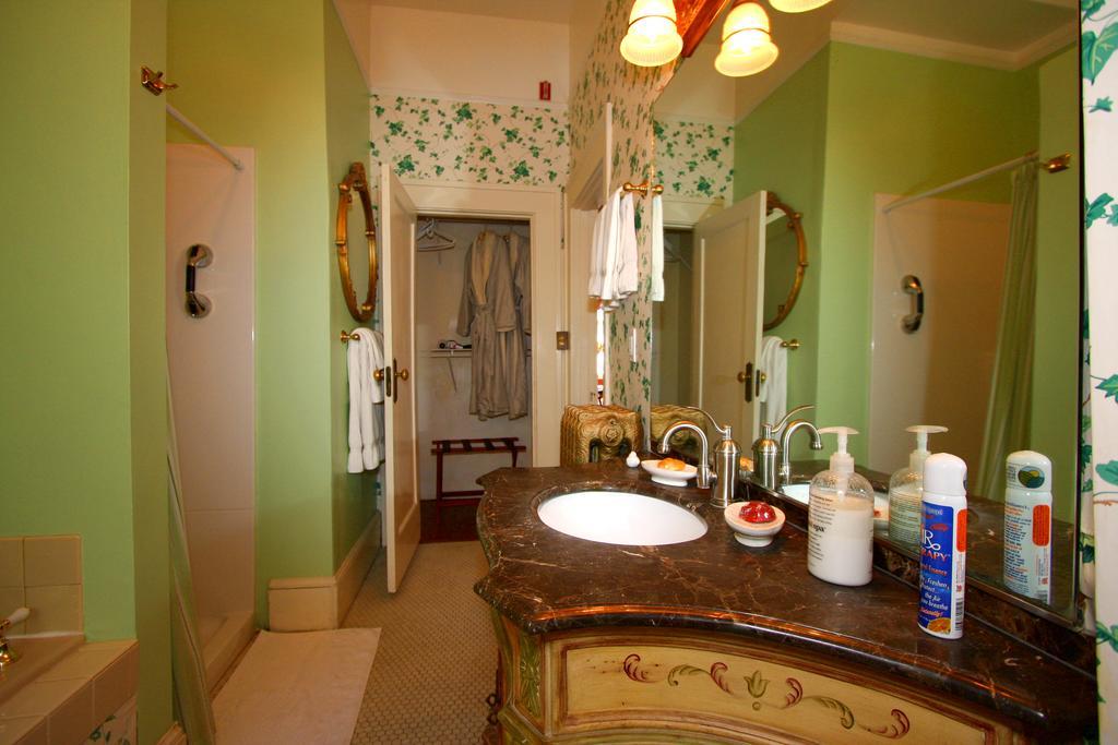 Deluxe Queen Room - Joseph